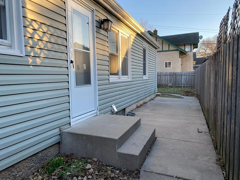 Side door/patio