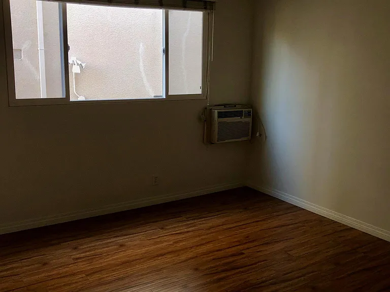855 S Windsor Blvd #1 — Photo 11