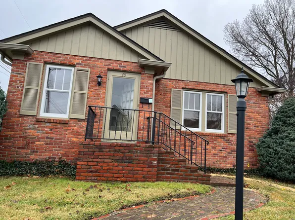 40 S 5th St, Zionsville, IN 46077