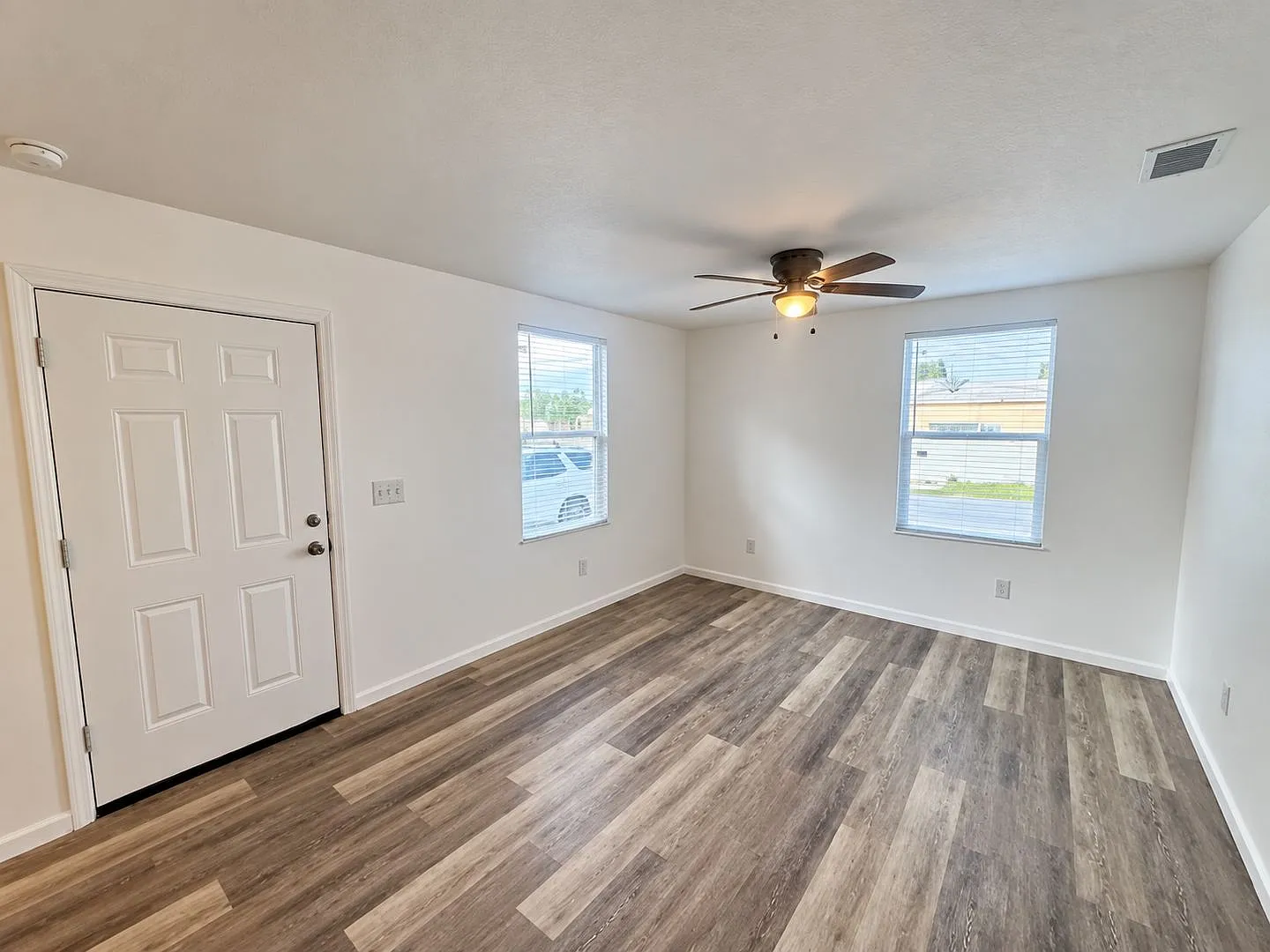 Fully Renovated 3 Bedroom Home — Photo 4