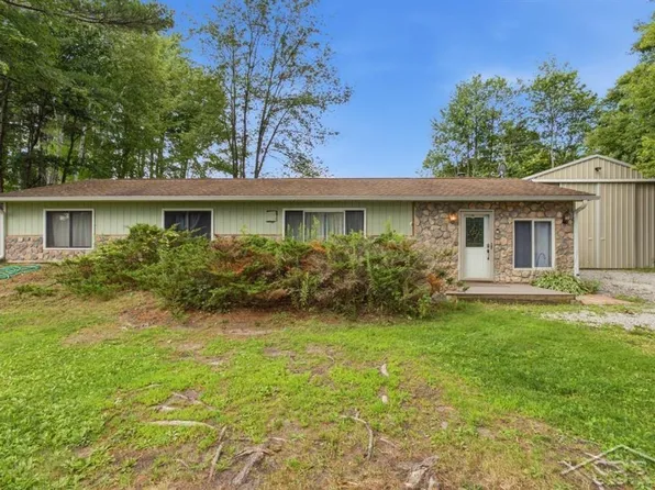 3161 N Gil Haven Ct, Sanford, MI 48657