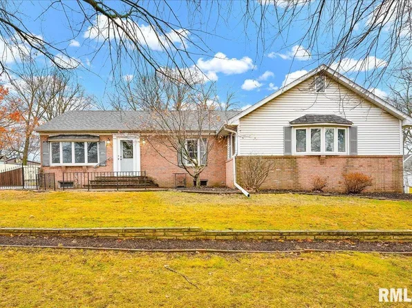 6213 N Saint Marys Rd, Peoria, IL 61614