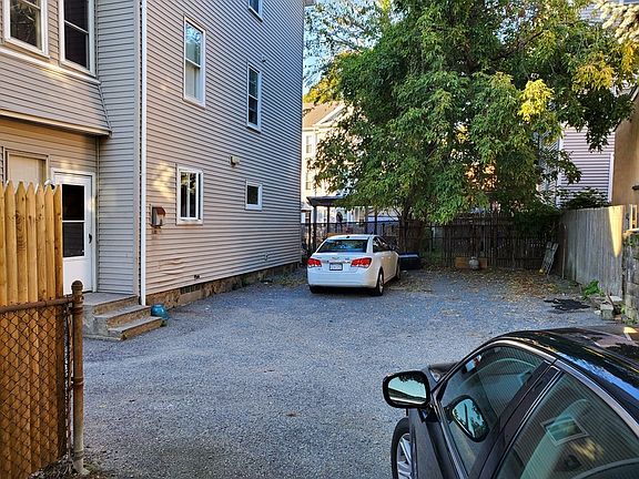 5th image of 178 Thomas St