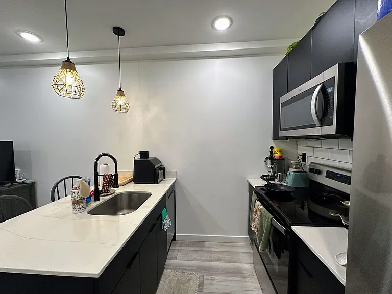 6161 Walnut St #1E — Photo 9