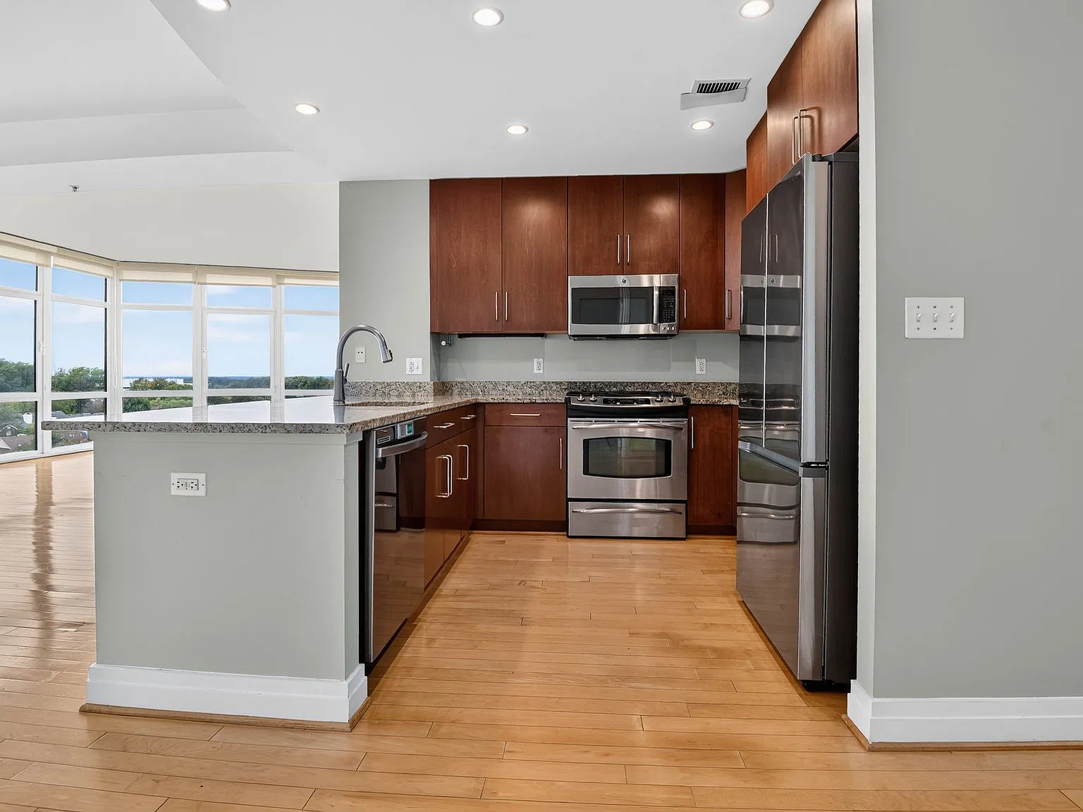 2 bed, 1329 sqft, $3,600 — Photo 4
