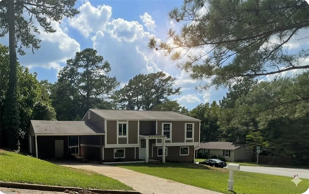 5 bed, 2.0 bath, 1932 sqft, $2,450 — Photo 1