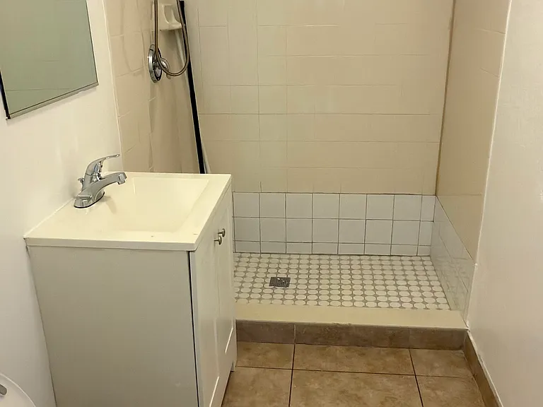 651 SW 9th St #7 — Photo 21