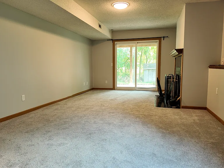 15229 Buchanan Ct — Photo 11
