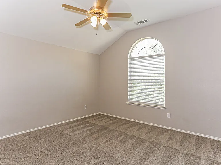 1630 Redwood Dr — Photo 13