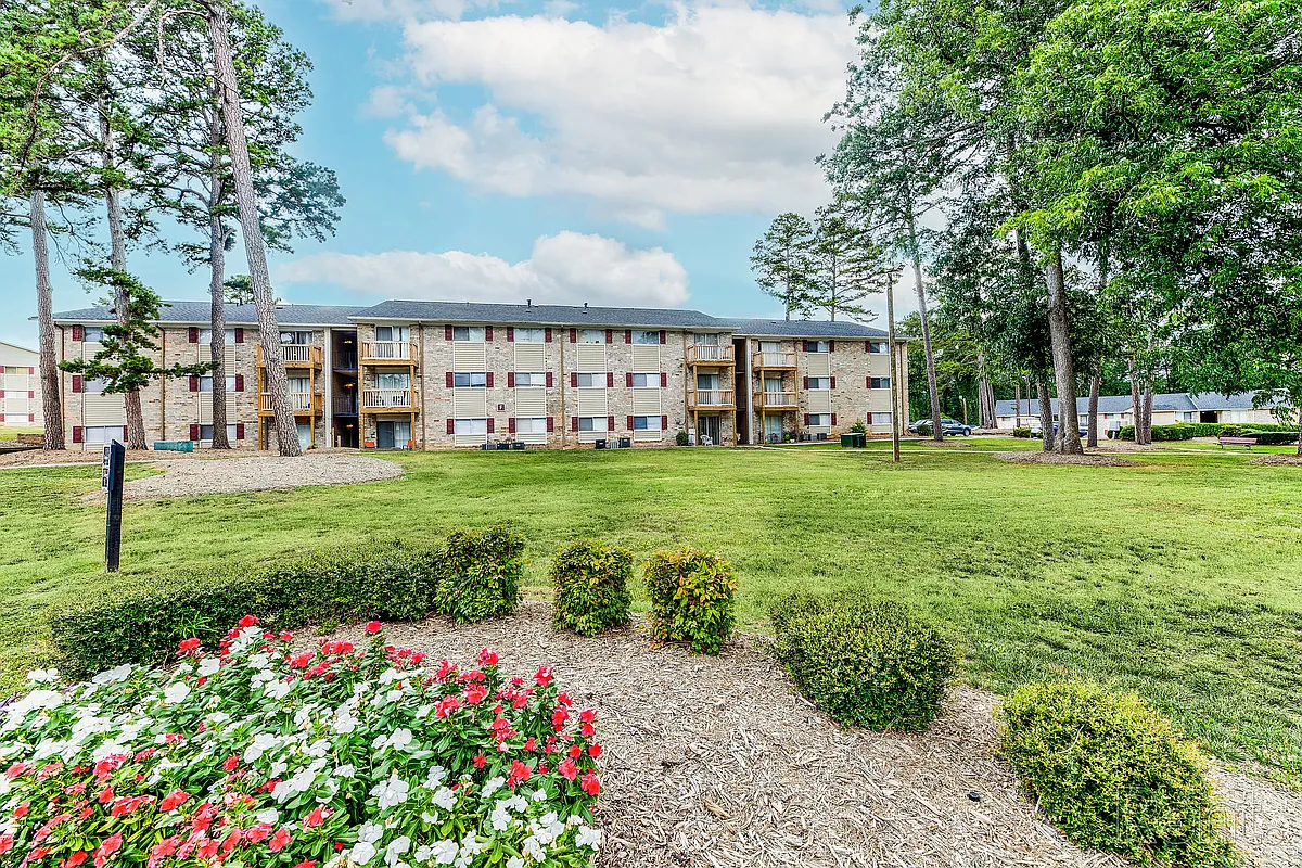 Building Photo - Crown Pointe