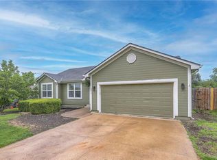 3017 Younger Dr, Harrisonville, MO 64701