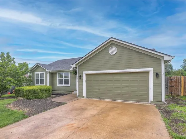 3017 Younger Dr, Harrisonville, MO 64701