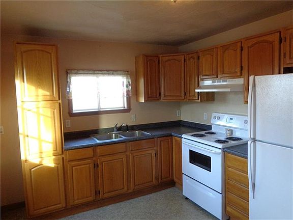 3rd image of 455 Main St