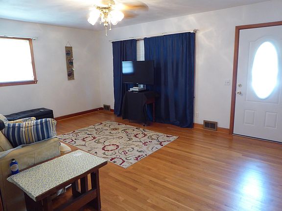 2nd image of 525 Diamond Ave