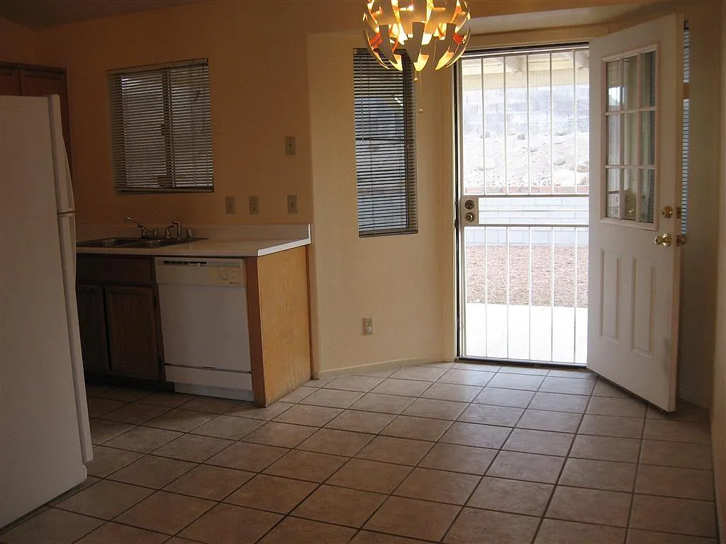 3 bed, 1230 sqft, $1,850 — Photo 3