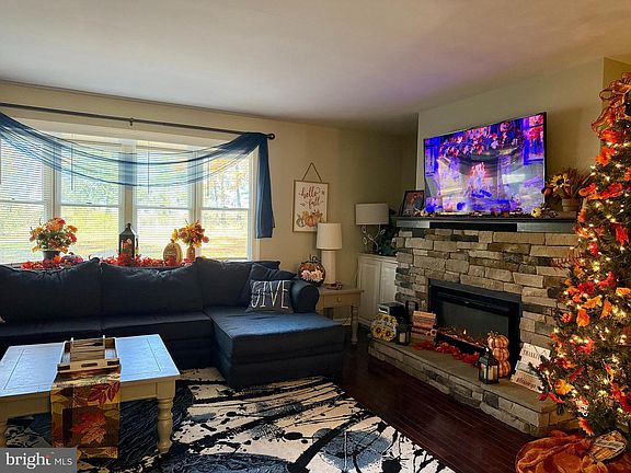 4th image of 21405 Tanyard Rd