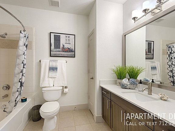 5th image of 2228 Smith St #2871