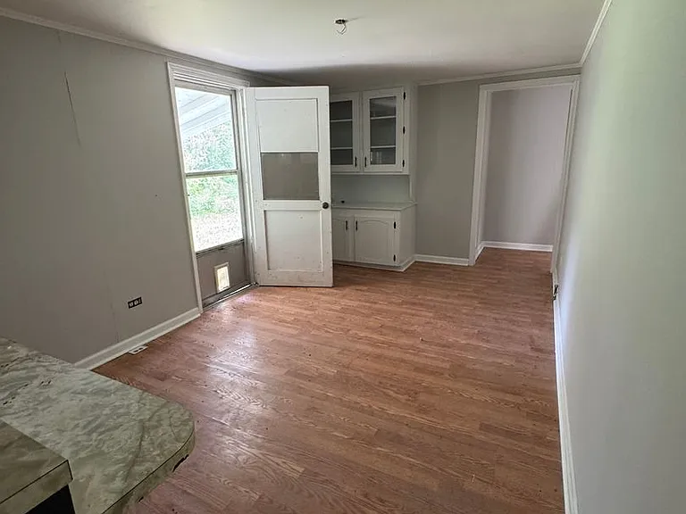 1653 Effie Hwy — Photo 9