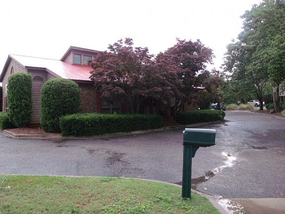4th image of 186 Fabian Dr