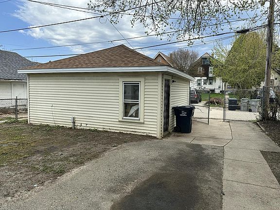 3rd image of 3916 N 24th PLACE