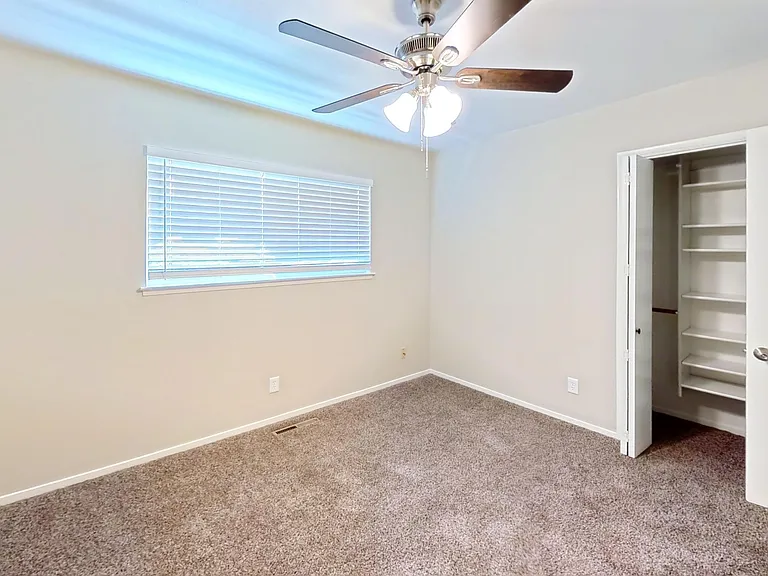 2209 E Palo Alto Ave — Photo 9