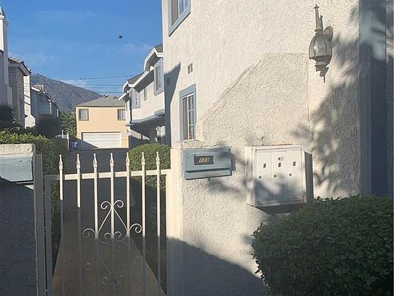2nd image of 123 Diamond St #C