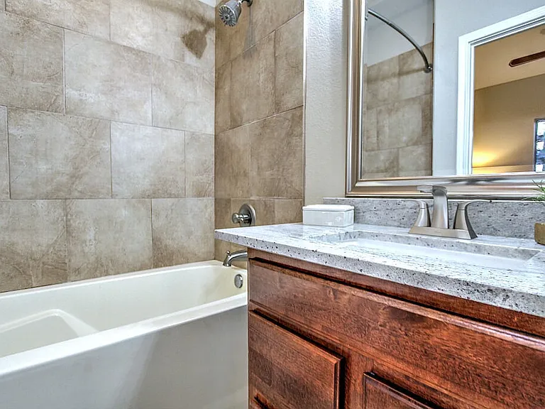 Towne Square Condos — Photo 16
