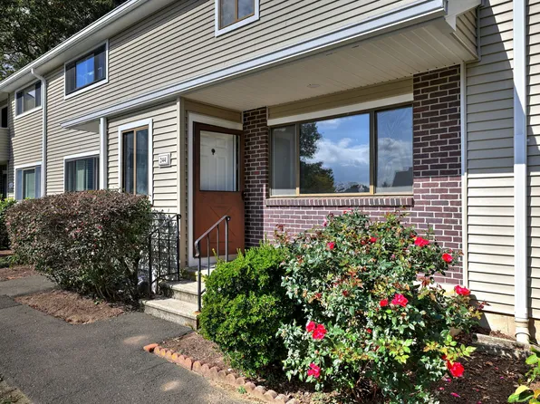 244 Shagbark Drive #244, Derby, CT 06418