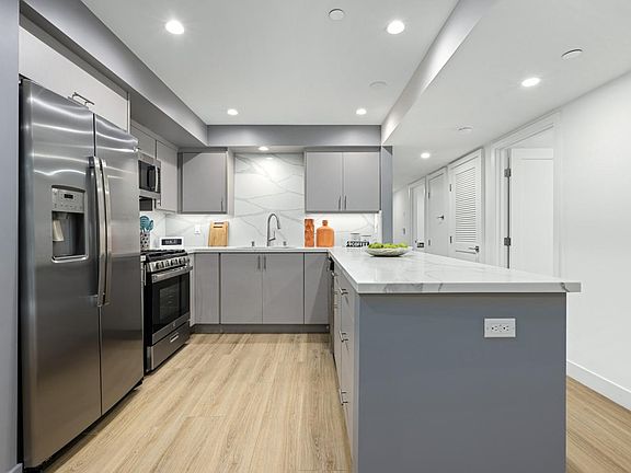 2nd image of 5405 Hermitage Ave #304