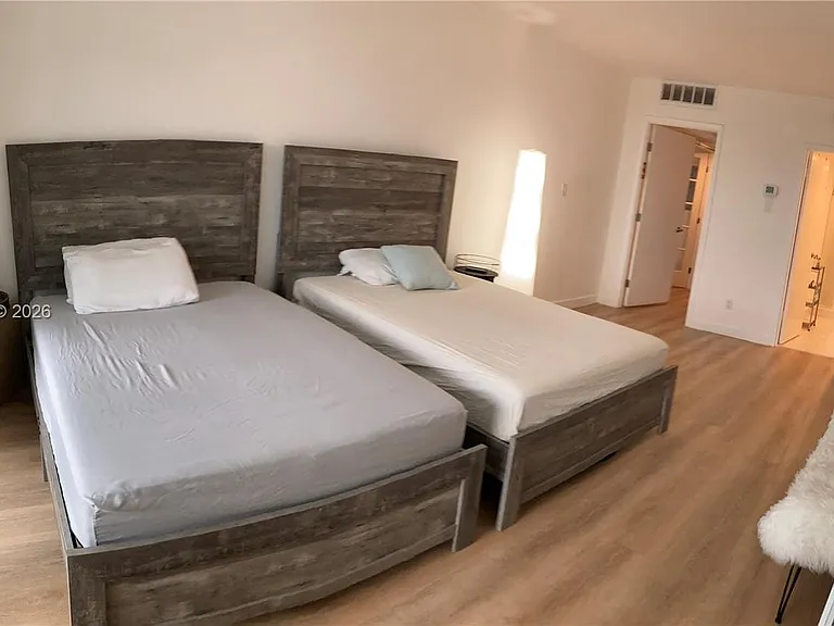 5401 Collins Ave #320 — Photo 30