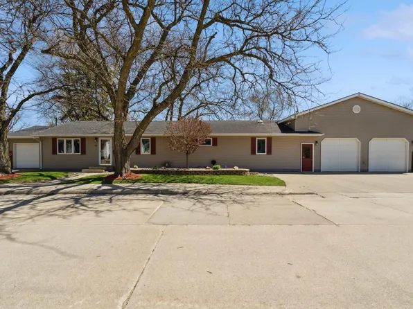 108 Sunset St, Strawberry Point, IA 52076