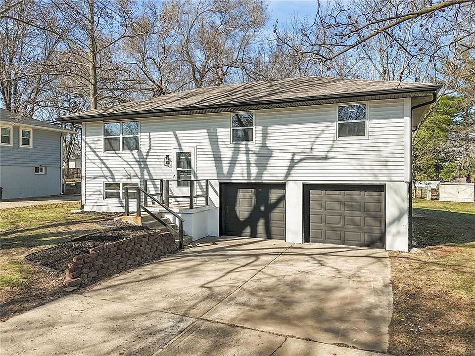 1st image of 901 SW Speas Dr