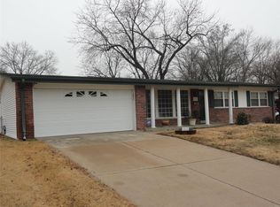 3700 Hambletonian Dr, Florissant, MO 63033