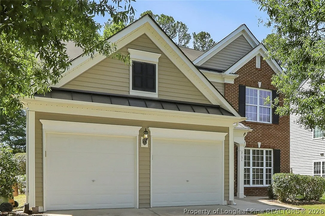 4 bed, 2.5 bath, 2577 sqft, $2,395 — Photo 1