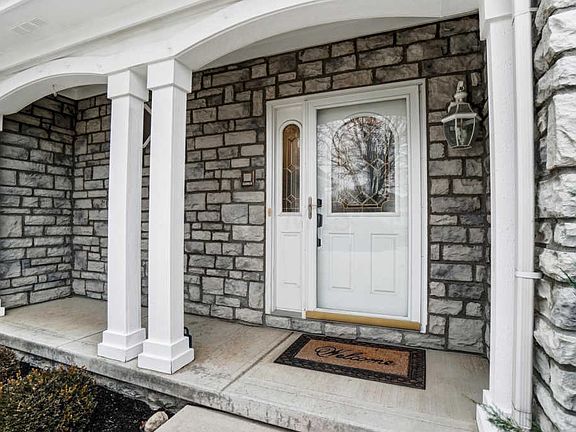 4th image of 5024 Medallion Dr W