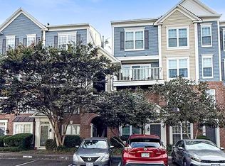 2305 Village Crossing Rd APT 303, Falls Church, VA 22043