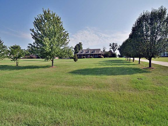 4th image of 91 Greystone Dr