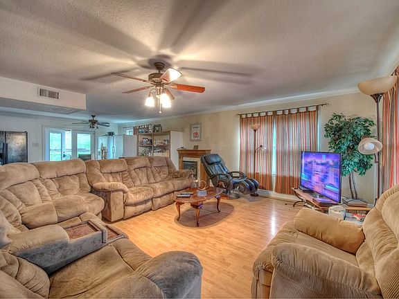2nd image of 615 Lane Dr