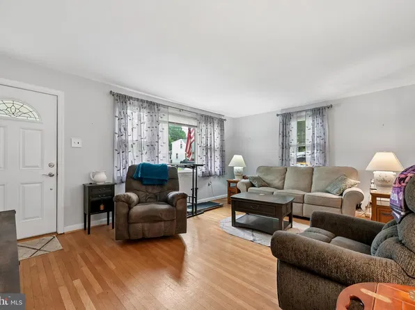 902 Spruce Ave, Oaklyn, NJ 08107