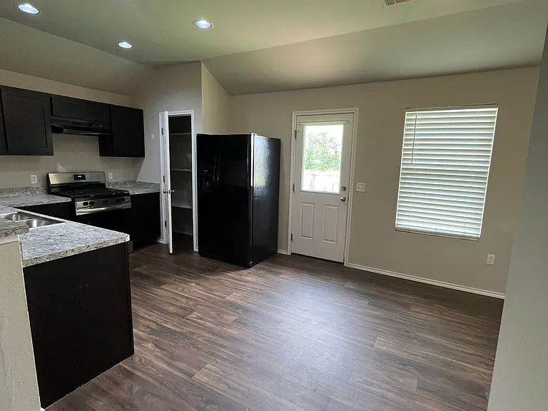 11732 NW 130th St — Photo 7