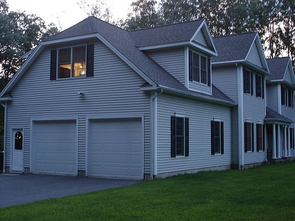 2 Door Garage with the House