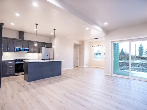 8146 W Boekel Rd, Rathdrum, ID 83858