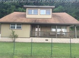 1556 Alder Dr, Saint Albans, WV 25177