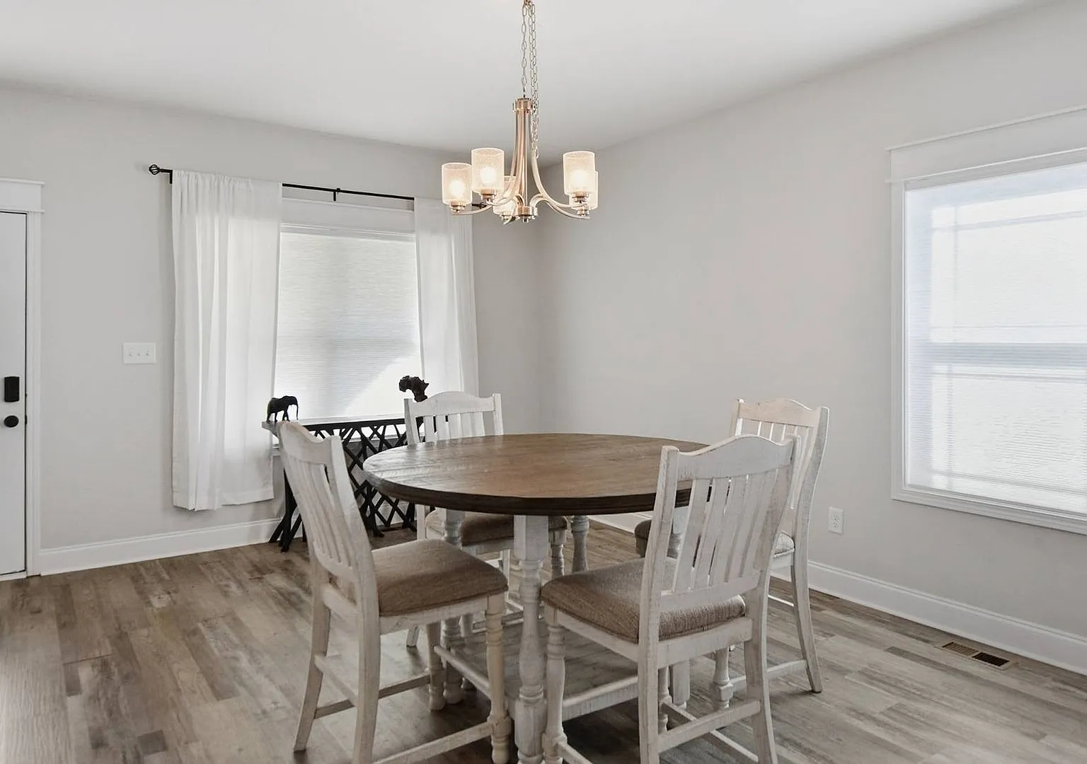 Like New Three Bedroom! — Photo 3