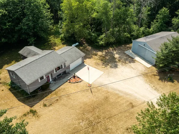 10444 Federal Rd, Howard City, MI 49329