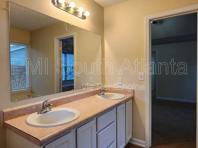 2735 Stanton Woods Dr SE — Photo 28