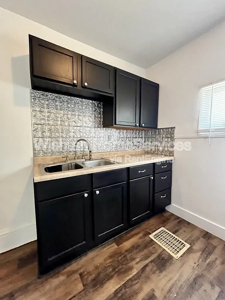 2 bed, 1.0 bath, $730 — Photo 3