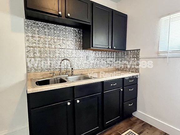 3rd image of 322 S Madison St #2