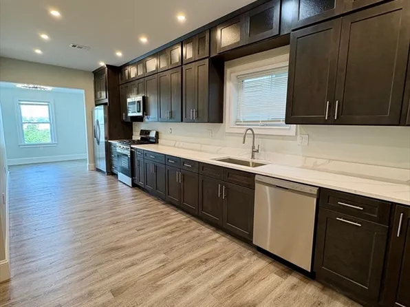 54 Falcon St #54, Boston, MA 02128