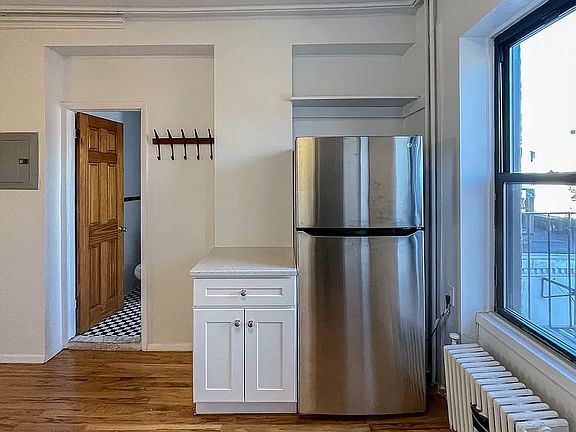 2nd image of 401 Sackett St